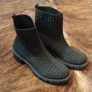 Mud woman's boots size 10 brand new no tag